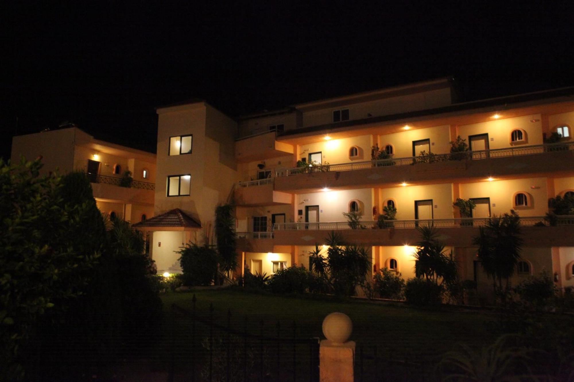 Lyristis Dinos Studios & Apartments Faliraki Exterior photo