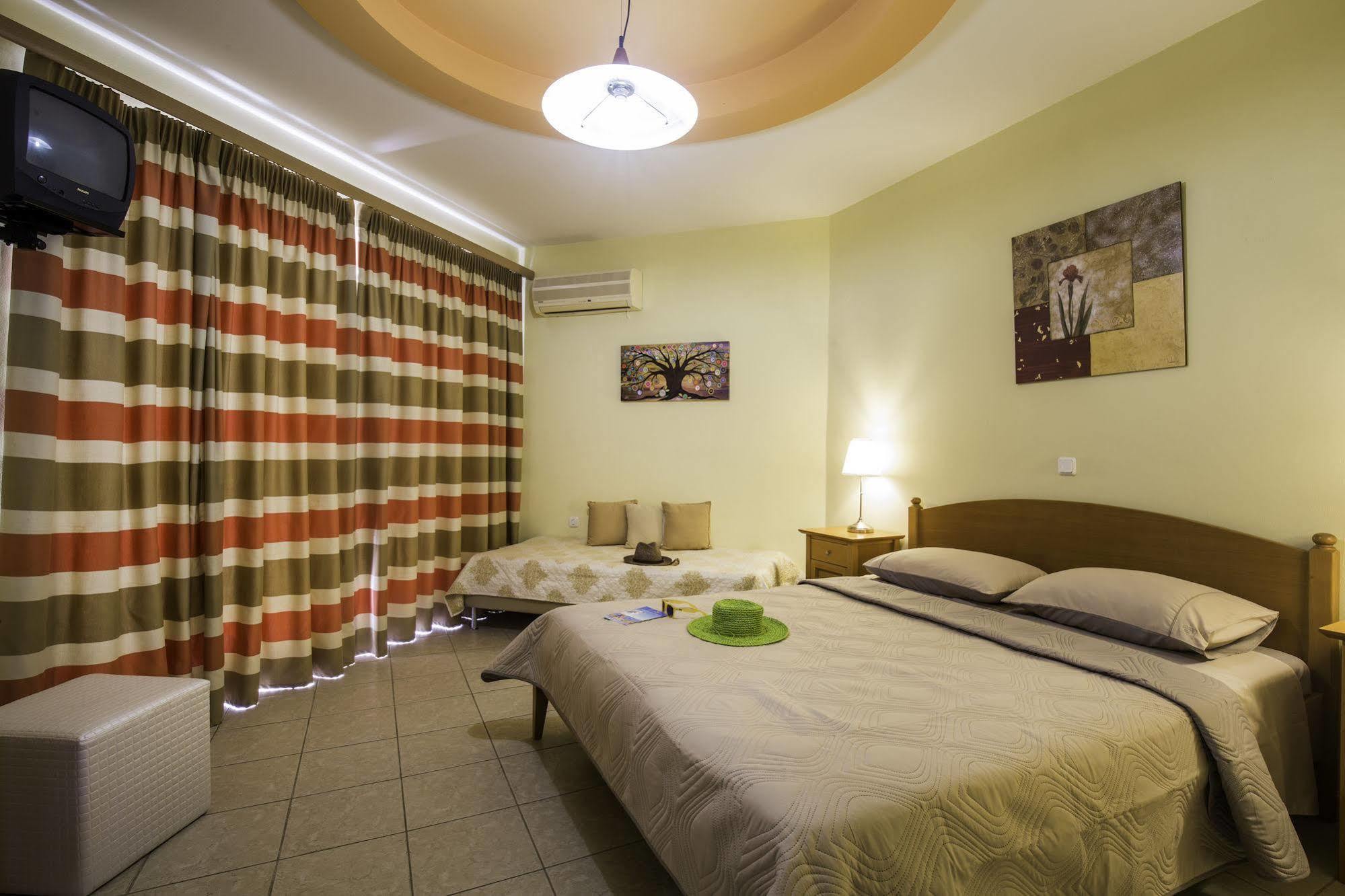 Lyristis Dinos Studios & Apartments Faliraki Exterior photo